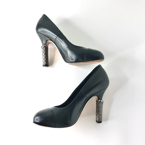 Chanel Interlocking CC Logo Pearl Lambskin Cap Toe Pumps 38 - Picture 8 of 15